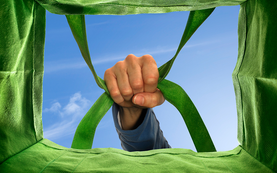 Material não tecido para bolsas